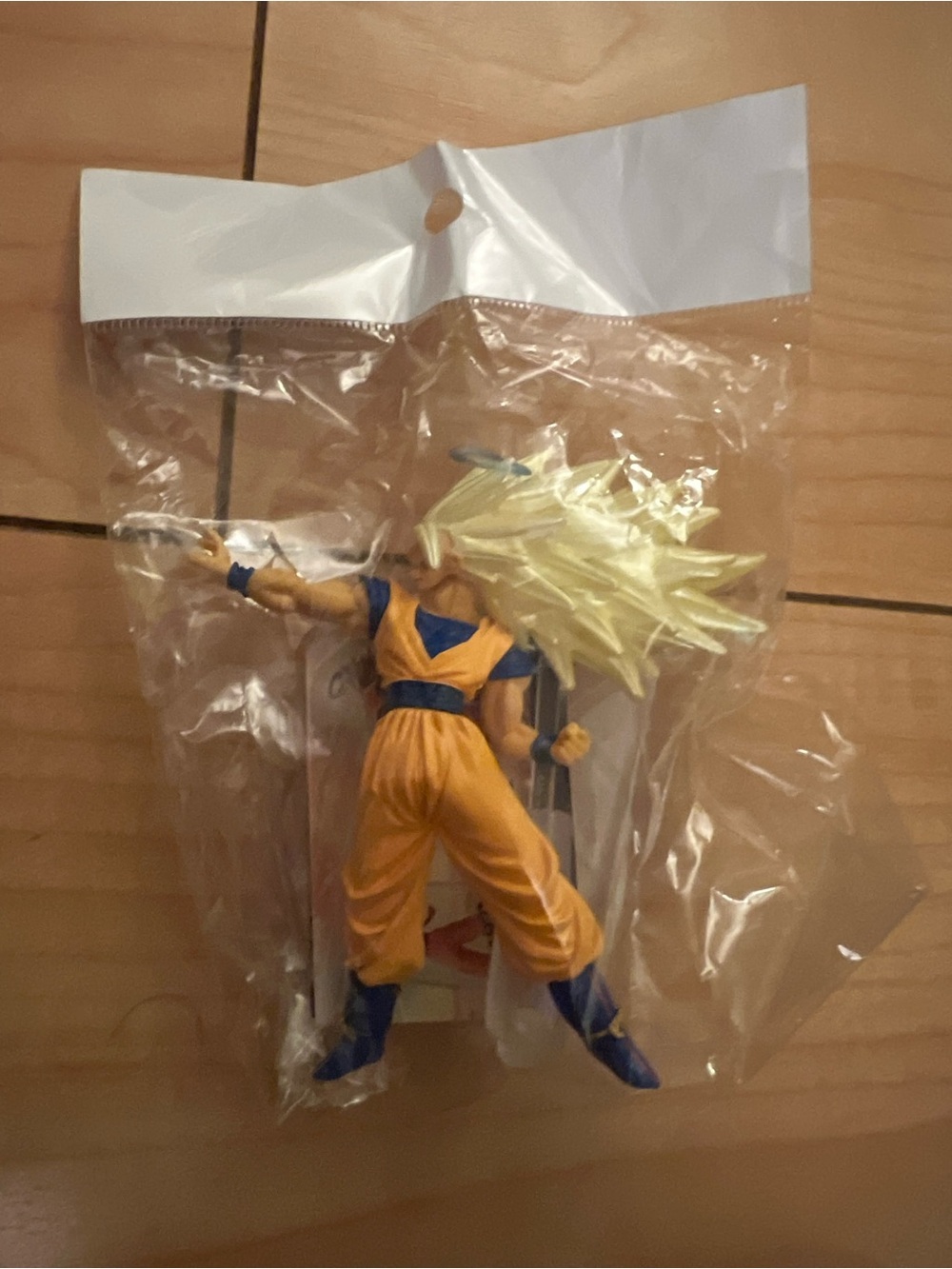 Dragon Ball Z HG 17 Son Goku Super Saiyan Gashapon Figure Bandai Japan NEW